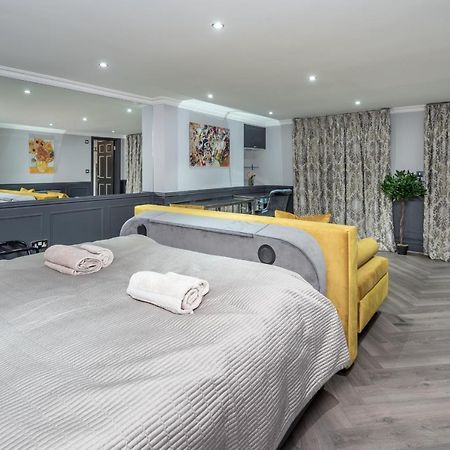 The London House - Entire Villa Екстер'єр фото
